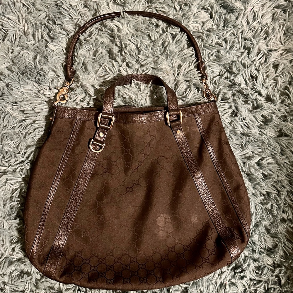 Authentic Gucci Handbag. Black. Removable Strap